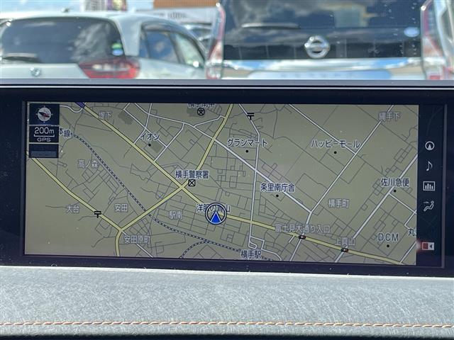 Lexus UX 6