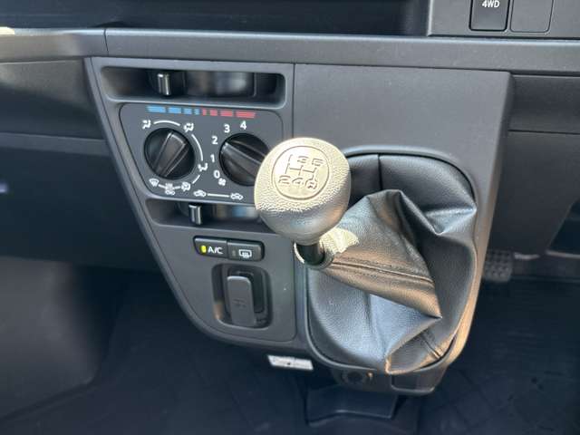 Toyota Pixis Van 6