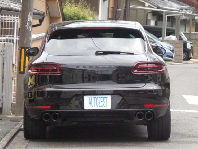 Porsche Macan 4