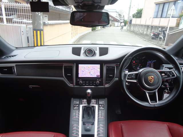 Porsche Macan 5