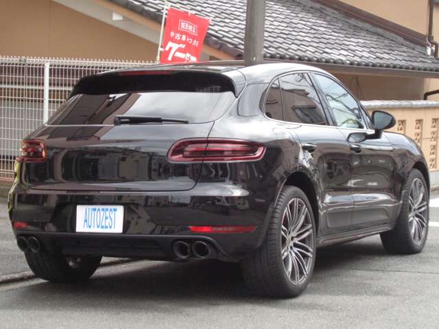Porsche Macan 8