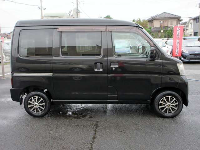 Daihatsu Hijet Cargo 7