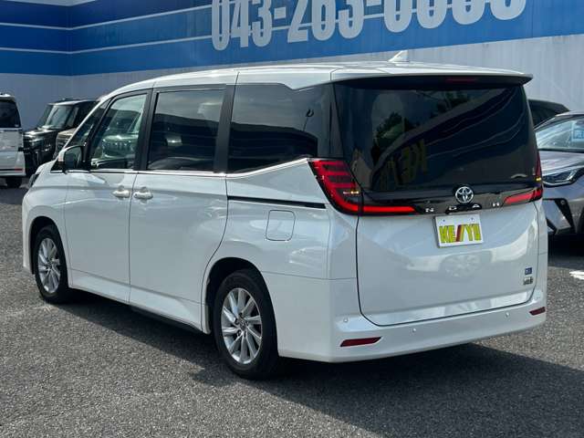 Toyota Noah 11