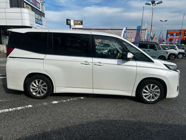 Toyota Noah 8