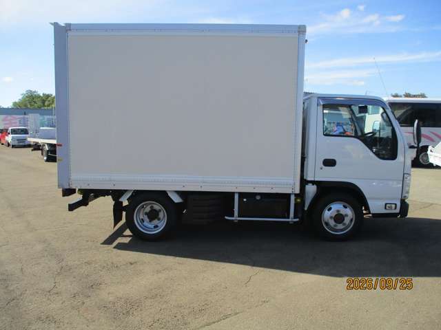 Isuzu Elf 4