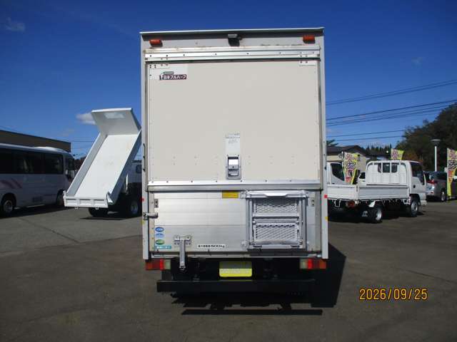 Isuzu Elf 6