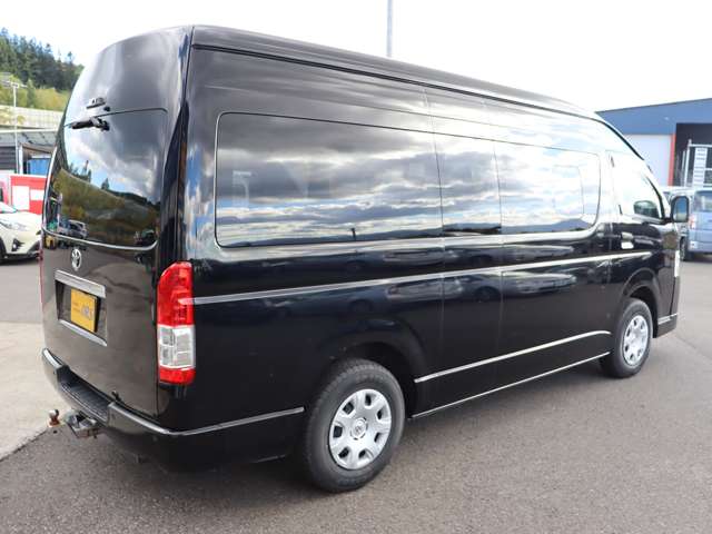 Toyota Hiace Van 11