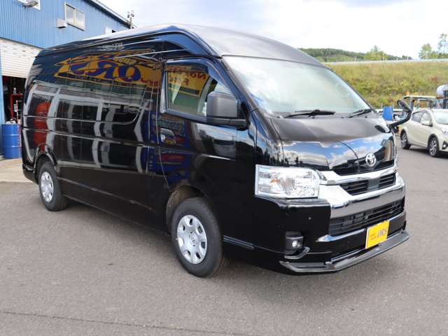 Toyota Hiace Van 4