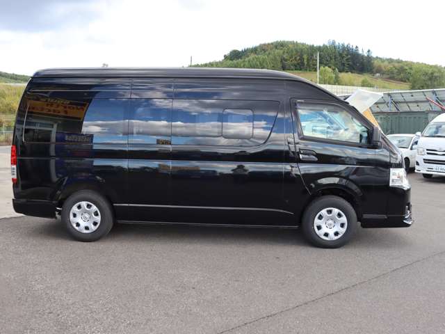 Toyota Hiace Van 5