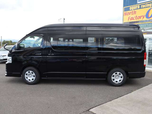 Toyota Hiace Van 7