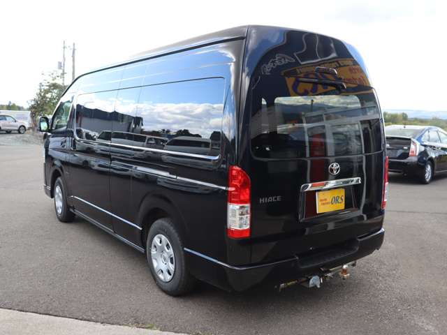 Toyota Hiace Van 8