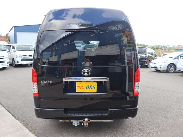Toyota Hiace Van 9