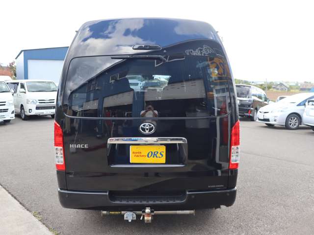 Toyota Hiace Van 10