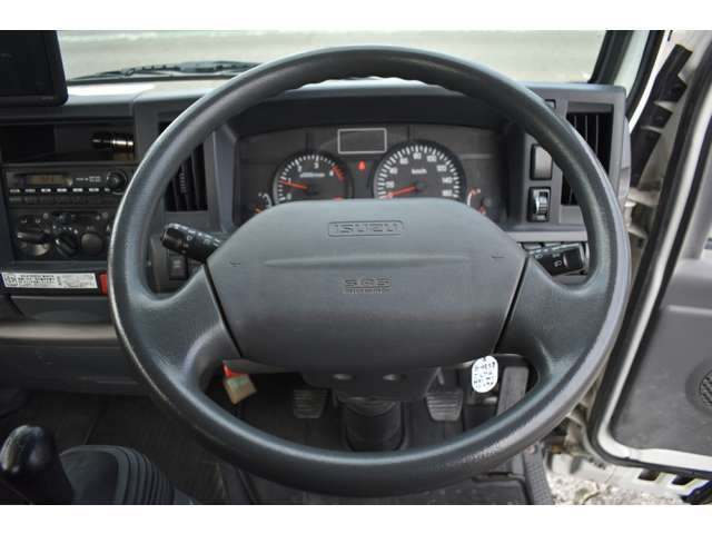Isuzu Elf 6