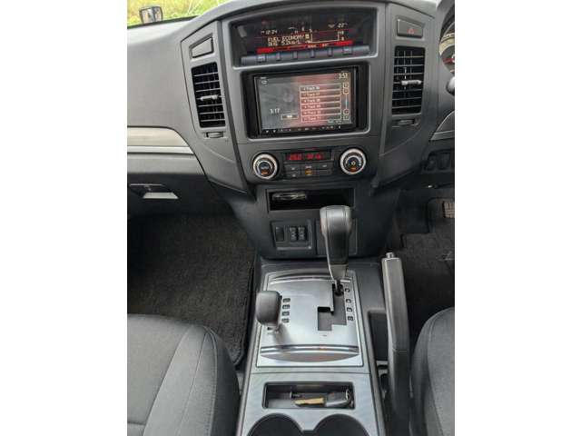 Mitsubishi Pajero 9