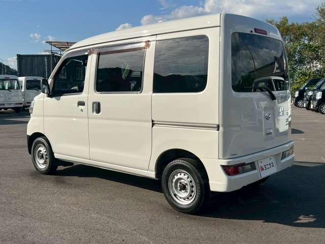 Daihatsu Hijet Cargo 3