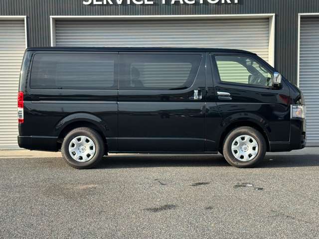 Toyota Hiace Van 12