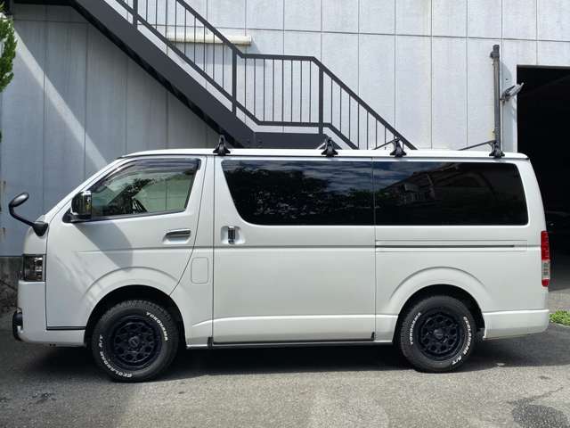 Toyota Hiace Van 11