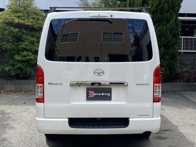 Toyota Hiace Van 8