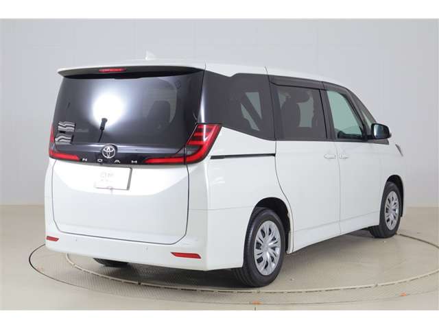 Toyota Noah 3