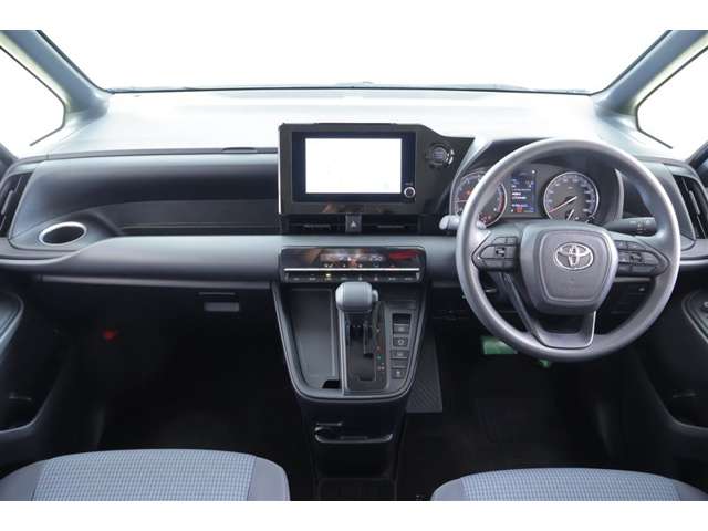 Toyota Noah 4