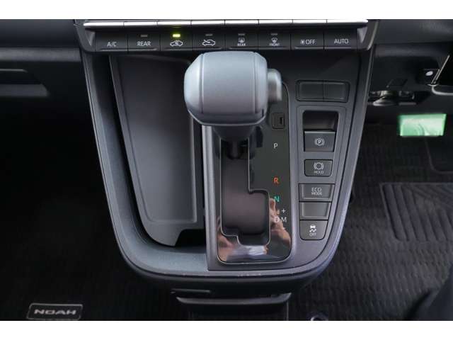 Toyota Noah 9