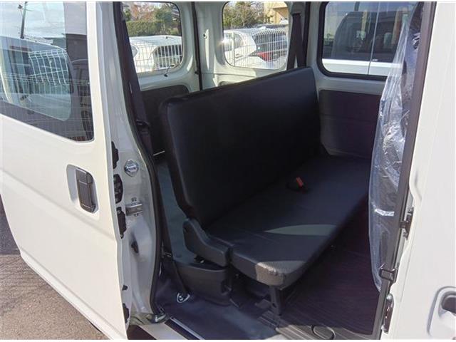 Daihatsu Hijet Cargo 11