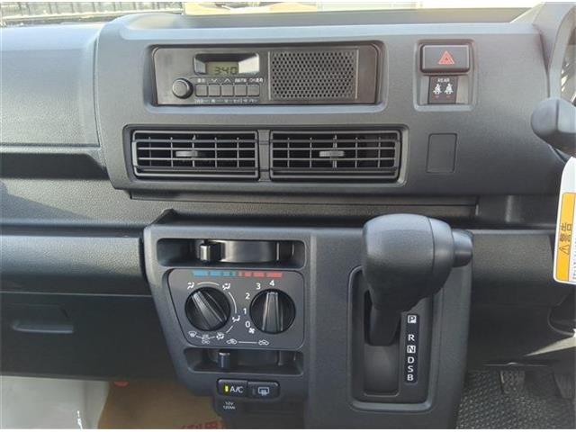 Daihatsu Hijet Cargo 3