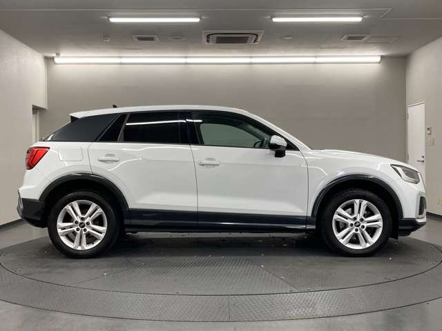 Audi Q2 11