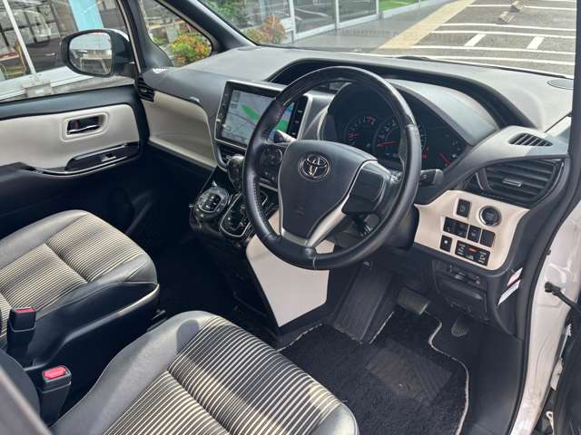 Toyota Noah 11