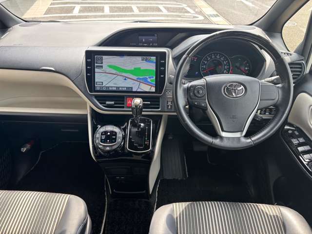 Toyota Noah 12