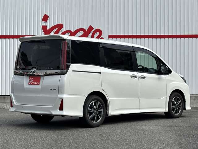 Toyota Noah 9