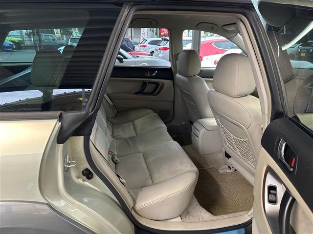 Subaru Legacy Outback 10