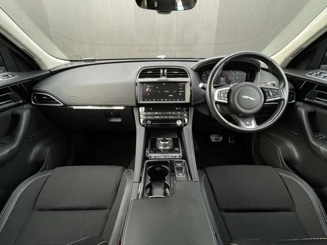 Jaguar F-Pace 5