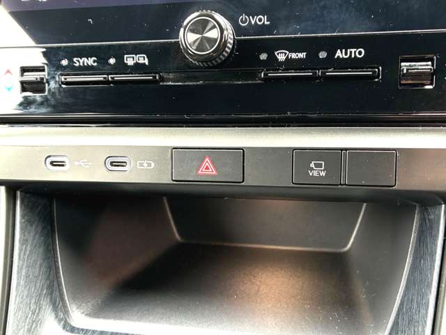Lexus LBX 12