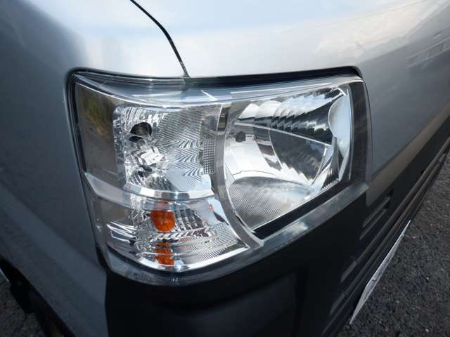 Daihatsu Hijet Cargo 12