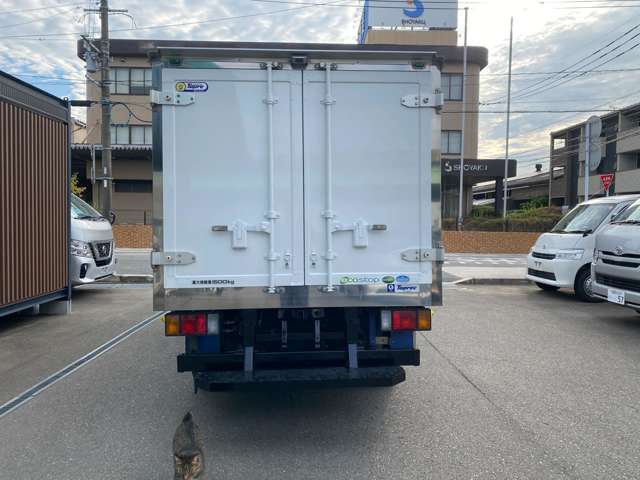 Isuzu Elf 7
