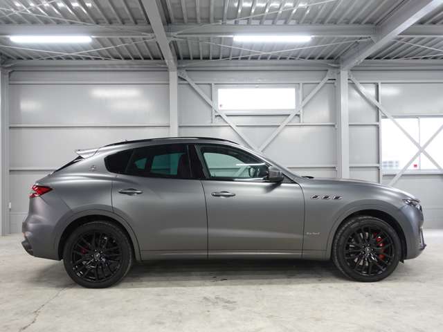 Maserati Levante 8
