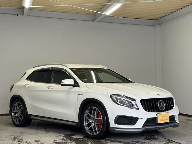 Mercedes-Benz GLA-Class 4