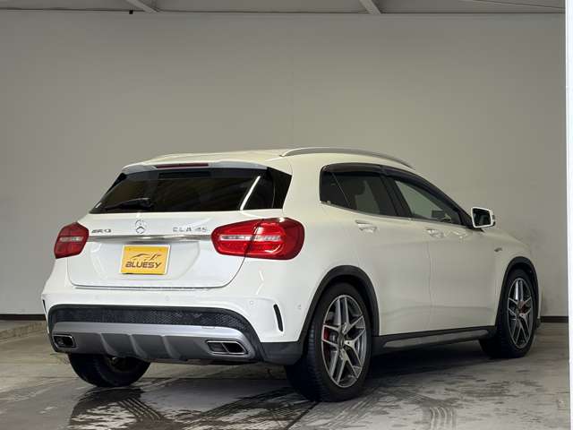 Mercedes-Benz GLA-Class 6