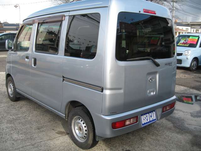 Daihatsu Hijet Cargo 4