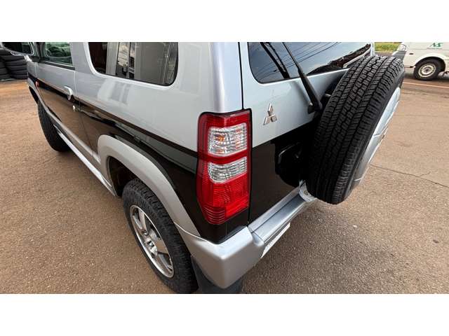 Mitsubishi Pajero Mini 12