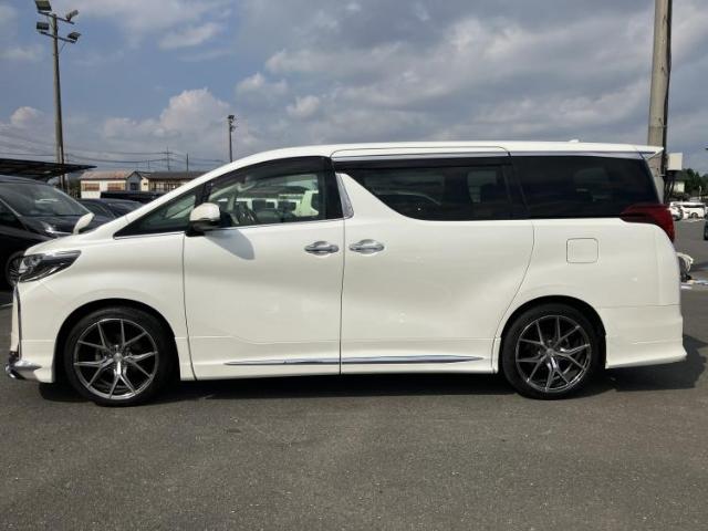Toyota Alphard 5