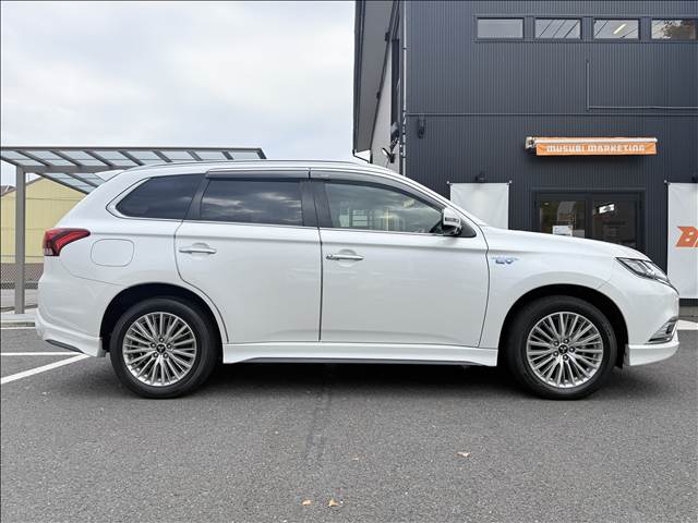 Mitsubishi Outlander PHEV 7