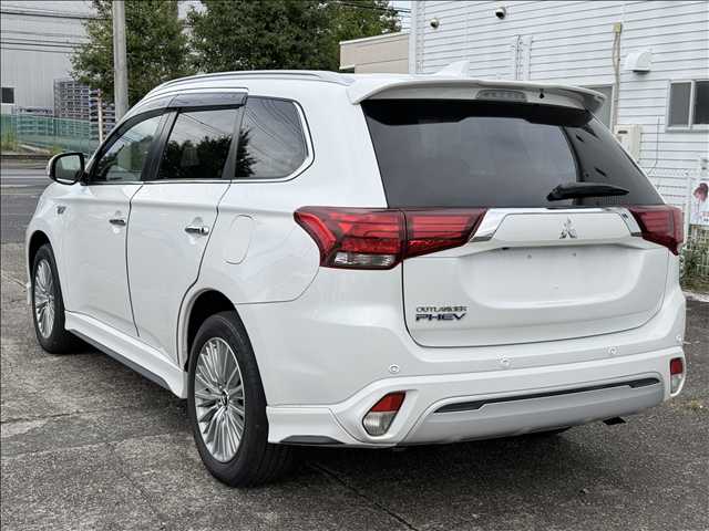 Mitsubishi Outlander PHEV 8