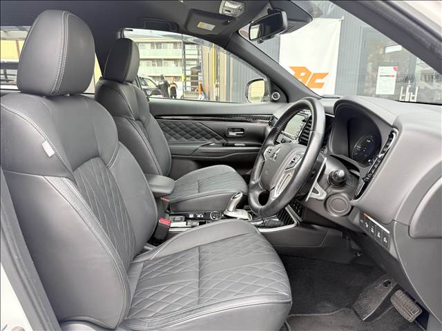 Mitsubishi Outlander PHEV 9