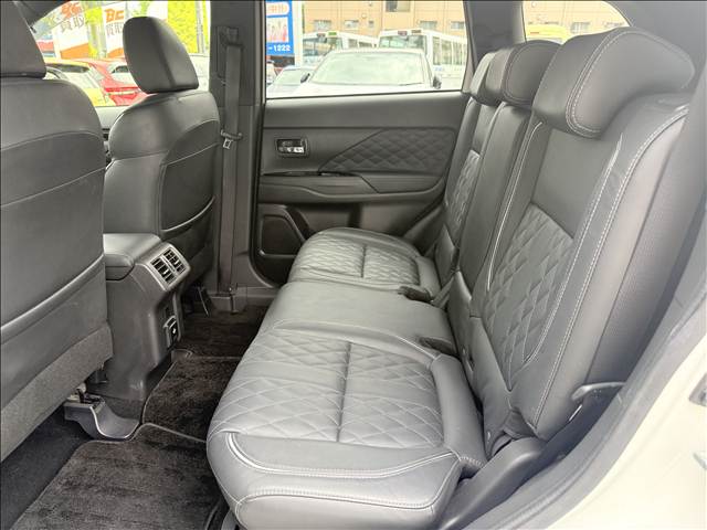 Mitsubishi Outlander PHEV 10