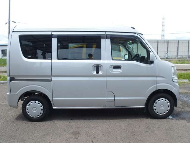 Nissan NV100 Clipper 4