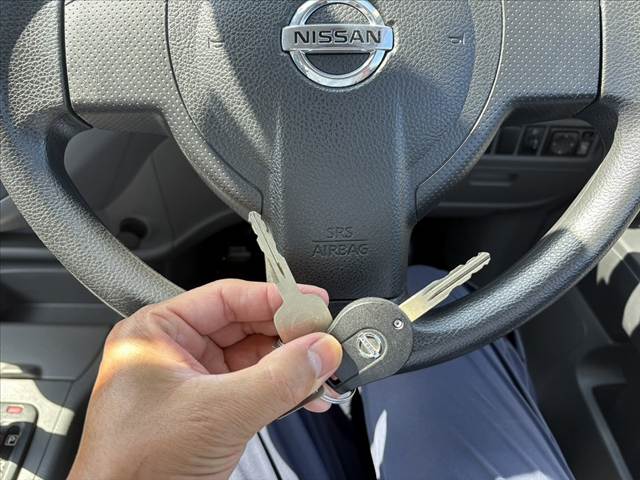 Nissan AD 5
