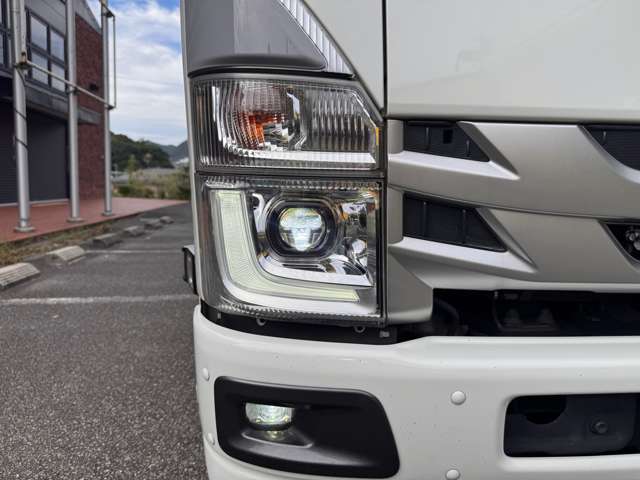 Isuzu Elf 8